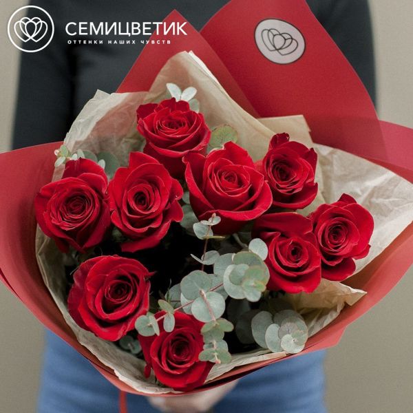 Букет из 9 красных роз Freedom 50 см (Эквадор) с эвкалиптом