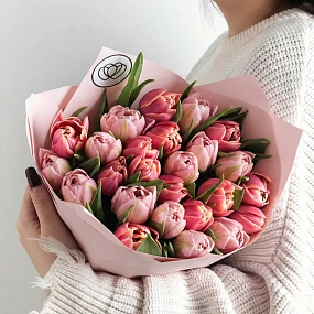 Букет из 25 розовых и нежно-розовых пионовидных тюльпанов