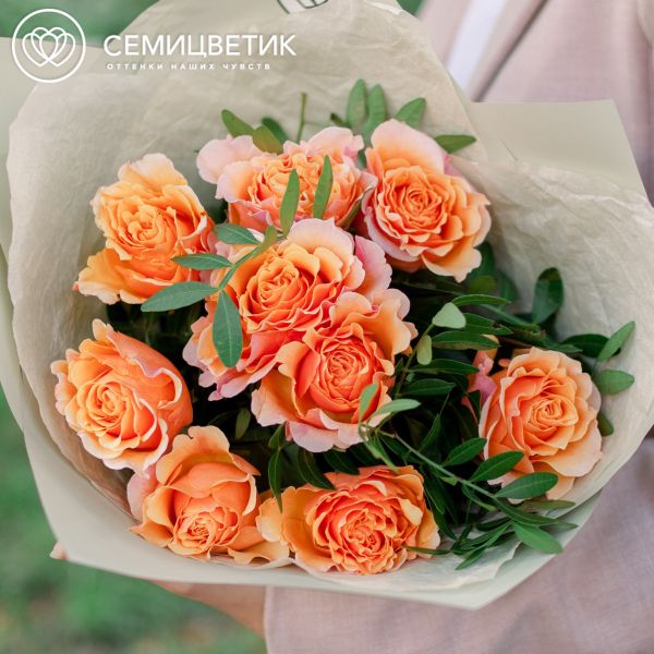 Букет из 9 персиковых пионовидных роз Mayra's Peach 40 см с фисташкой