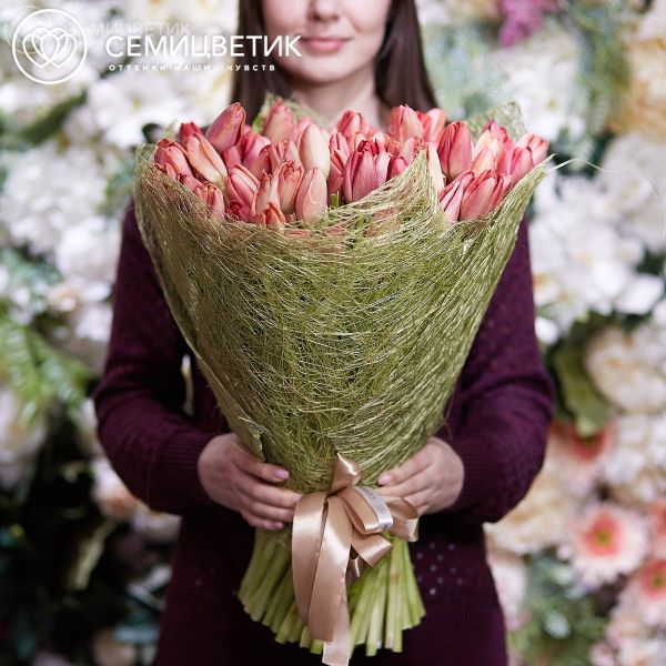 Букет из 101 кораллового тюльпана