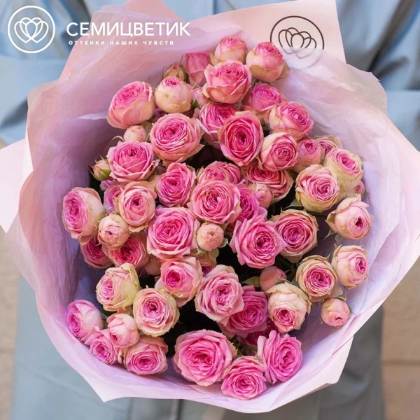 Букет из 9 розовых кустовых пионовидных роз 50 см (Россия)