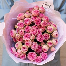Букет из 9 розовых кустовых пионовидных роз 50 см (Россия)