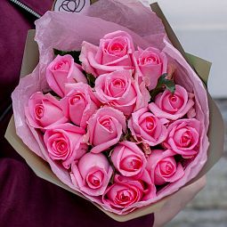 Букет из 15 розовых роз 35-40 см (Россия)