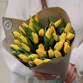 Букет из 35 желтых тюльпанов 40 см
