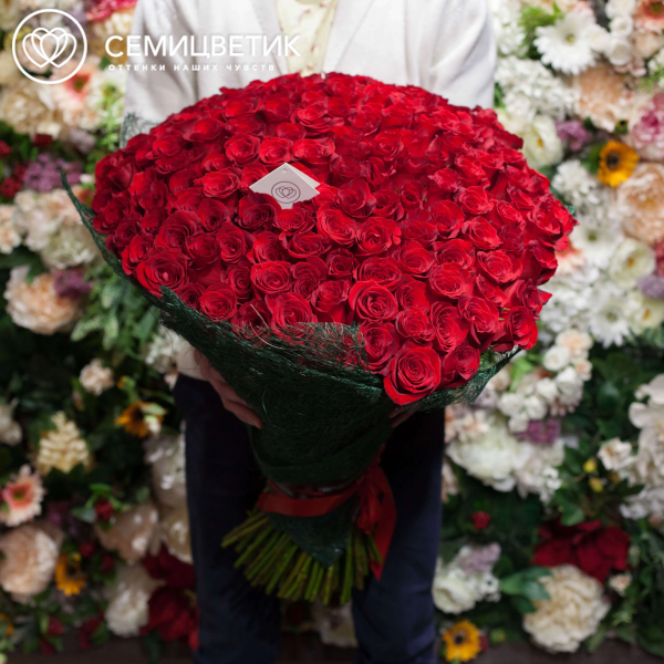 Букет из 151 красной розы Freedom 60 см (Эквадор) в упаковке