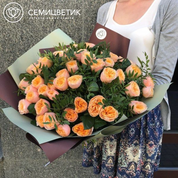 Букет из 51 персиковой пионовидной розы Peach Vuvuzela 40 см