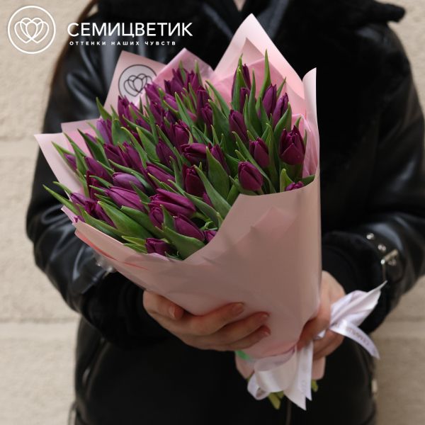 Букет из 51 фиолетового тюльпана