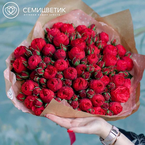 Букет из 51 красной кустовой пионовидной розы Red Piano 40 см