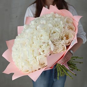 Букет из 51 белого пиона Kelway`s Glorious Premium