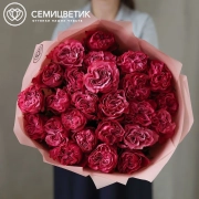 Букет из 15 сиреневых пионовидных роз Queen Crown 50 см (Эквадор) в розовой пленке