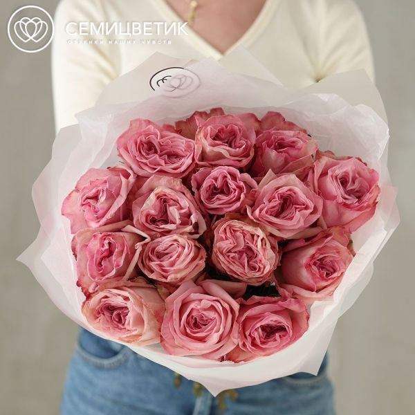 Букет из 15 нежно-розовых пионовидных роз Pink Ohara 50 см в прозрачной пленке