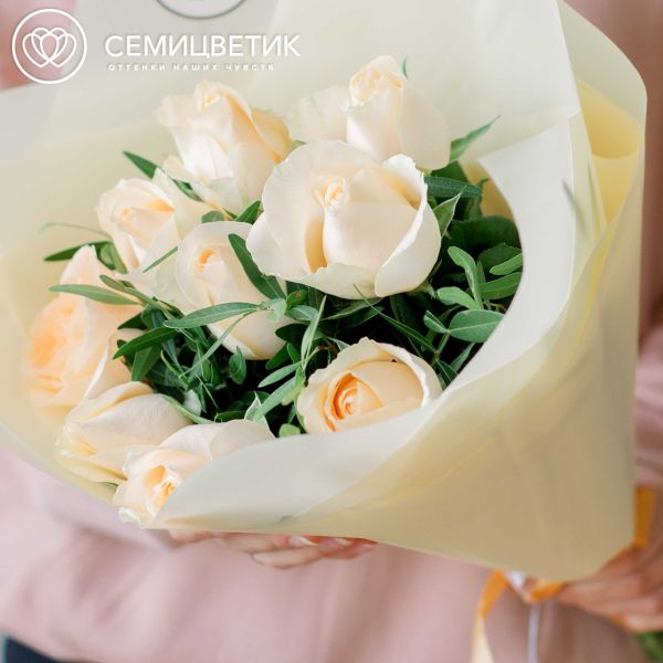 Букет из 9 персиковых роз 40 см (Кения) с фисташкой