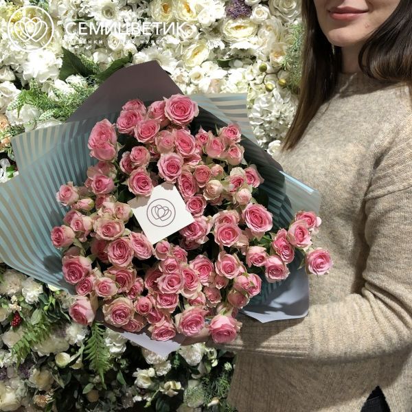 Букет из 25 розовых кустовых роз 40 см (Кения)