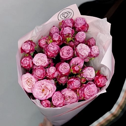 Букет из 9 розовых кустовых пионовидных роз 70 см (Россия)