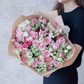 Большой букет  из 17 белых лизиантусов и 25 розовых роз Jessika