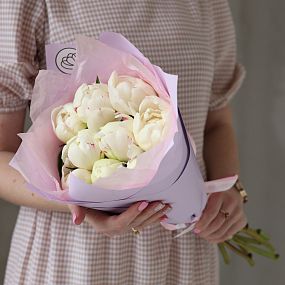 Букет из 9 белых пионов Kelway`s Glorious Premium