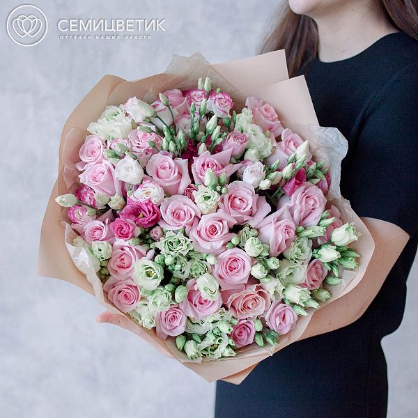 Букет из 17 белых лизиантусов и 25 розовых роз Jessika