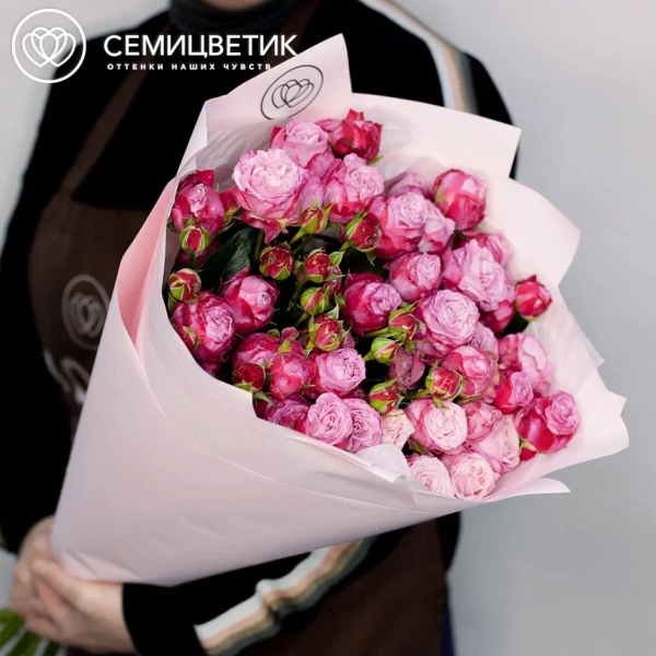 Букет из 11 розовых кустовых пионовидных роз 70 см (Россия)