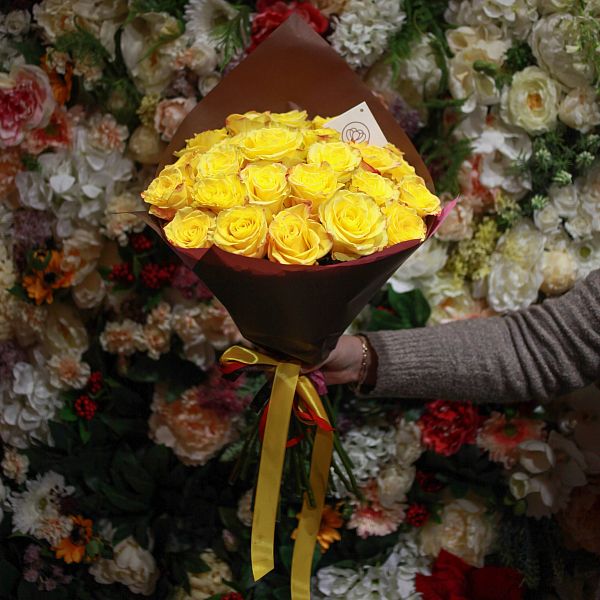 Букет из 25 желтых роз High Yellow Magic 50 см (Эквадор)