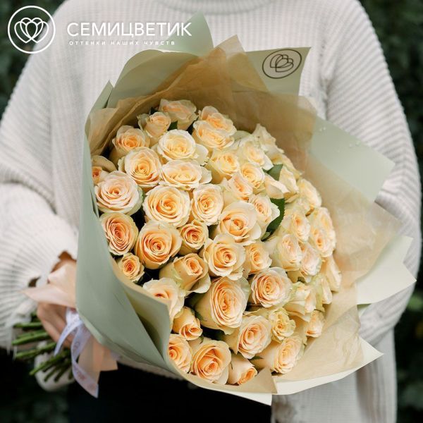 Букет из 51 кремовой розы 40 см (Кения) в кремовой пленке