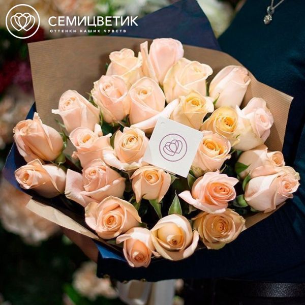 Букет из 25 кремовых роз Tiffany 50 см (Эквадор)