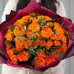 Букет из 51 оранжевой розы 35-40 см (Россия) с фисташкой