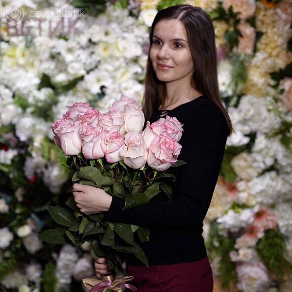 Букет из 15 нежно-розовых роз Бульвар 50 см (Эквадор)
