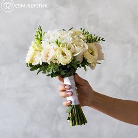Букет белый свадебный   из пионов, роз и фрезии