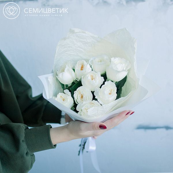 Букет из 9 белых пионовидных роз White O'Hara 40 см