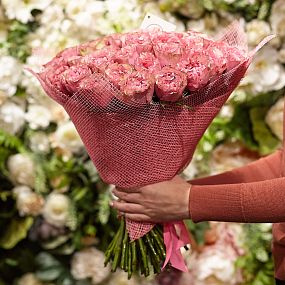 Букет из 51 розовых пионовидных роз Love Me Tender 40 см