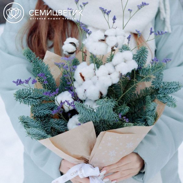 Букет из ели и хлопка с лимониумом