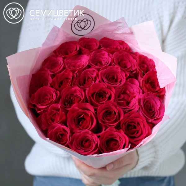 Букет из 25 малиновых роз 35-40 см (Кения) в розовой пленке
