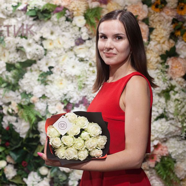 15 белых роз (Кения) 40 см Premium