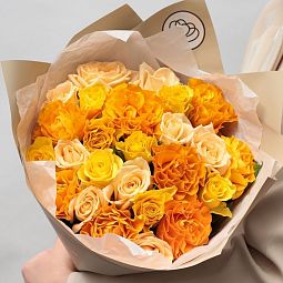 Букет из 25 оранжевых, жёлтых и кремовых роз 35-40 см (Россия)