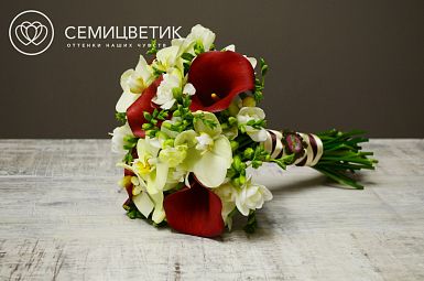 Свадебный букет из калл, фрезии и орхидеи фаленопсис