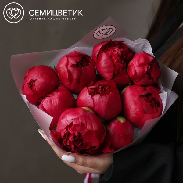 Букет из 9 ярко-розовых пионов Command Performance Premium
