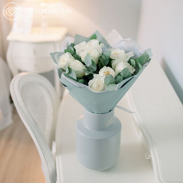 Букет из 9 белых пионовидных роз White O'Hara 40 см
