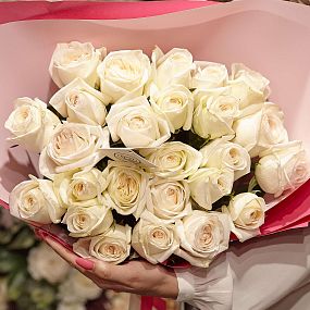 Букет из 25 белых пионовидных роз White O'Hara 40 см