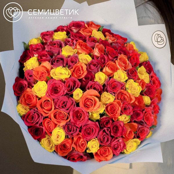 Букет из 101 розы 35-40 см микс (Кения) в голубой пленке