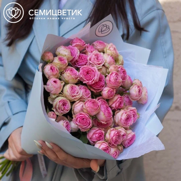 Букет из 9 розовых кустовых пионовидных роз 60 см (Россия)