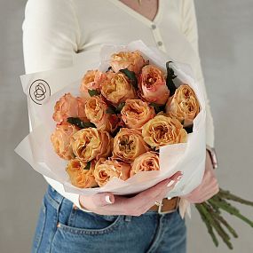 Букет из 15 пионовидных персиковых роз Princess Crown (Эквадор) 50 см