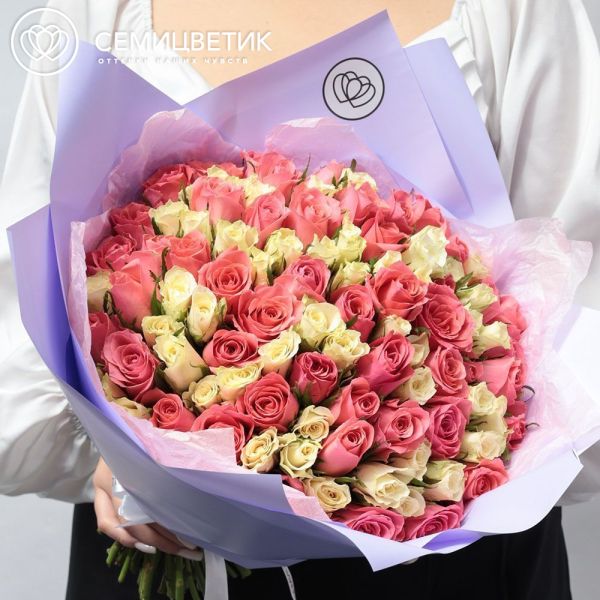 Букет из 101 коралловой и кремовой розы 30 см (Кения)