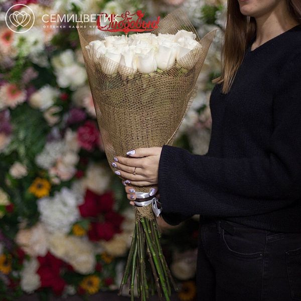 Букет из 25 белых роз Vendela 70 см (Эквадор) в натуральной упаковке