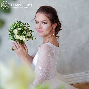 Свадебный букет из кенийской розы и зелени