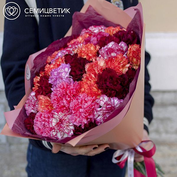 Букет из 35 гвоздик яркий микс