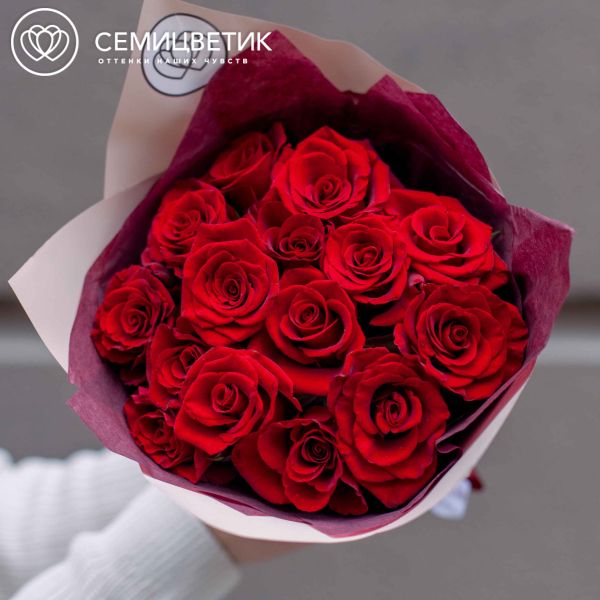 Букет из 15 красных с темной каймой роз Магия 35-40 см (Россия)
