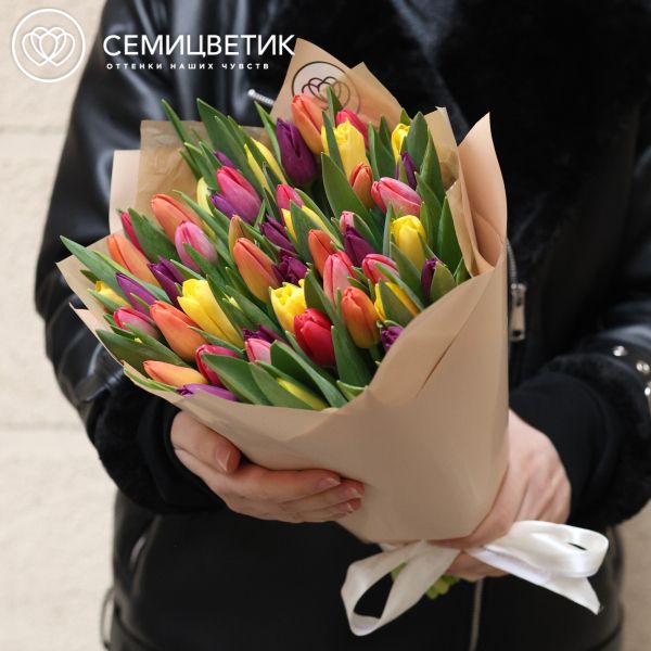 Букет из 51 тюльпана микс в ярких тонах