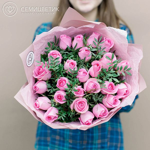25 розовых роз (Кения) Premium 40 см с фисташкой
