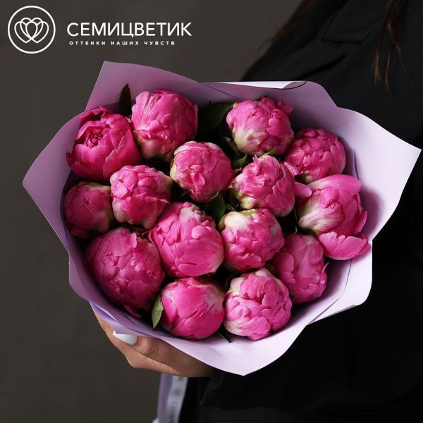 Букет из 15 ярко-розовых пионов Flemming Premium в сиреневой пленке