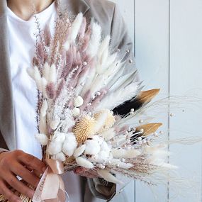 Свадебный букет  из сухоцветов с лагурусом, пером, хлопком, льном и ковылем